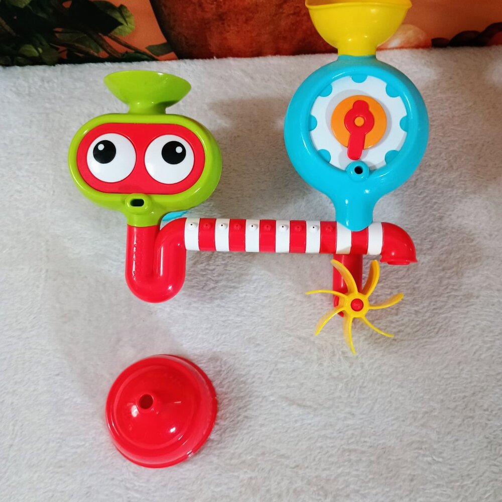 Yookidoo Multicolor Spin 'N' Sprinkle Water Lab STEM Bath Toy - Picture 3 of 6